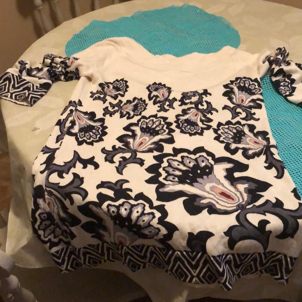 Spiral design sweater